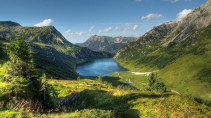 cropped-mountainscape_with_lake_by_burtn-d5bf3fx.jpg